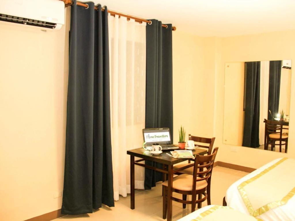Time Travellers Hotel Manila Luaran gambar